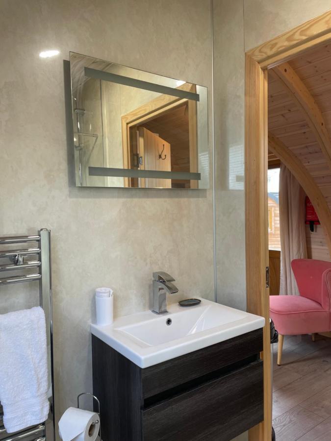 Squirrel Glamping Pod School House Farm Hotel Leighton  Екстериор снимка