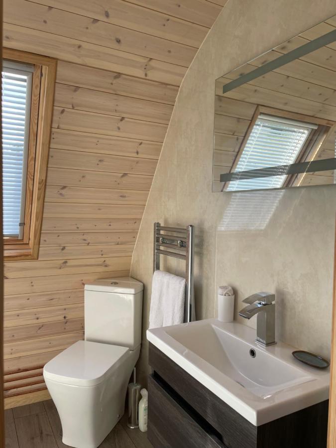 Squirrel Glamping Pod School House Farm Hotel Leighton  Екстериор снимка
