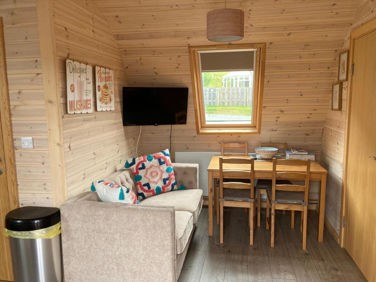 Squirrel Glamping Pod School House Farm Hotel Leighton  Екстериор снимка