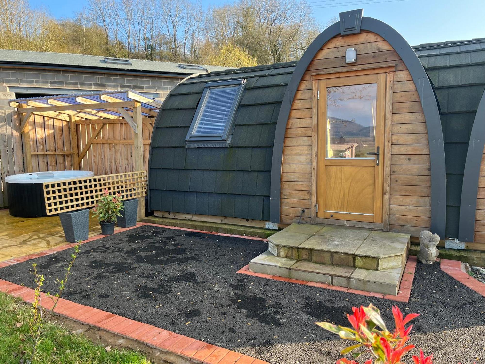 Squirrel Glamping Pod School House Farm Hotel Leighton  Екстериор снимка