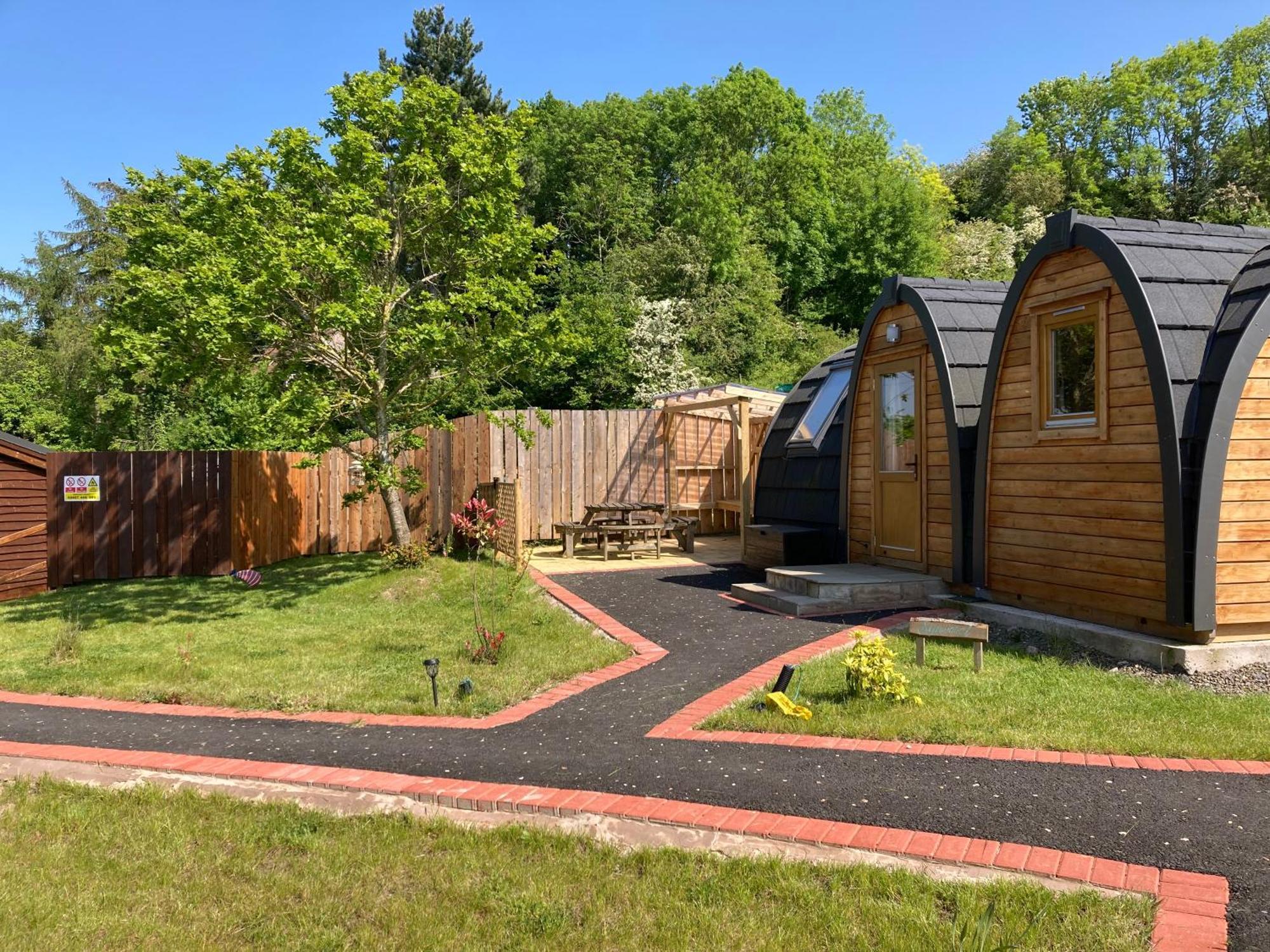 Squirrel Glamping Pod School House Farm Hotel Leighton  Екстериор снимка