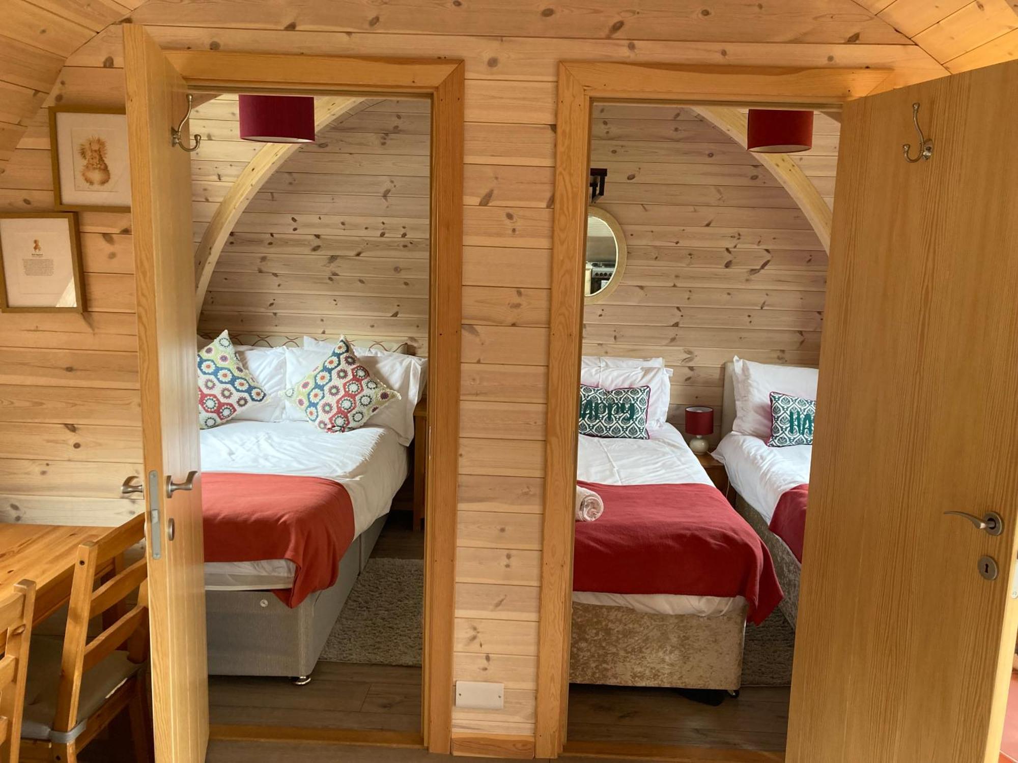 Squirrel Glamping Pod School House Farm Hotel Leighton  Екстериор снимка